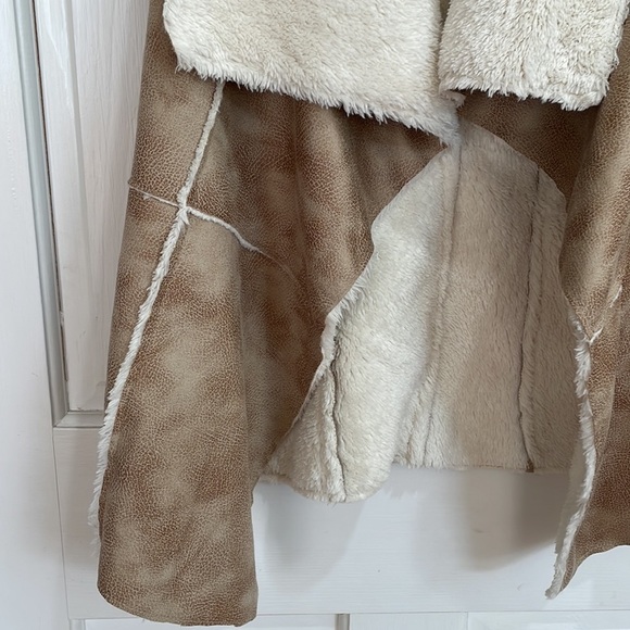 Design Labs || Lord & Taylor Faux Suede & Faux Sherpa Lining Vest; Size XS - Picture 7 of 15